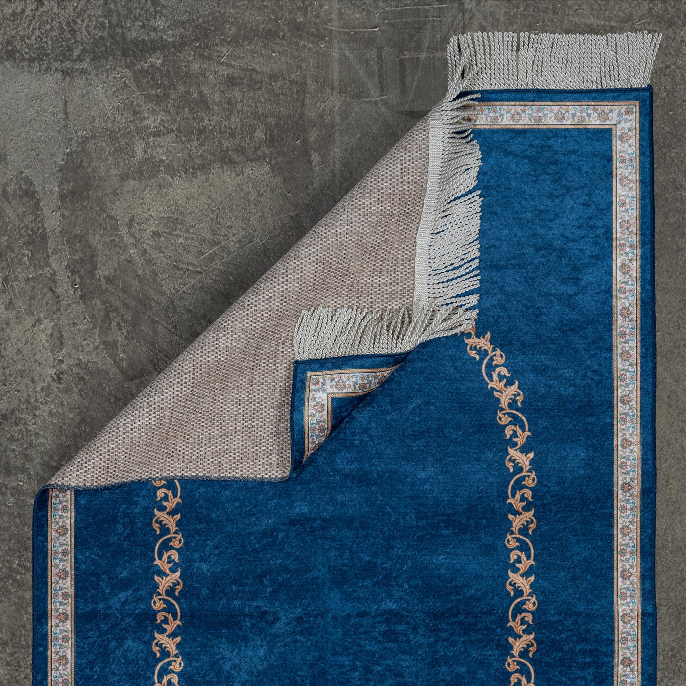 Premium Elegant Prayer Rug collection is a high-end quality Prayer Rug from Seven Sajada. The Premium Elegant Prayer Rug has very beautiful detailed pattern and is available in 4 different base colors.