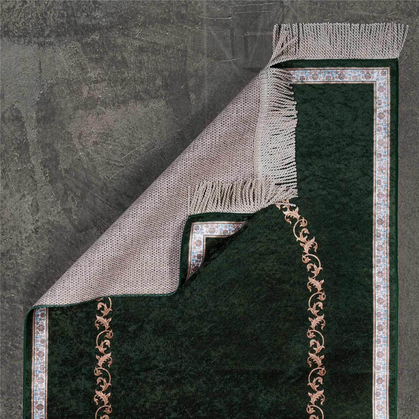 Premium Elegant Prayer Rug collection is a high-end quality Prayer Rug from Seven Sajada. The Premium Elegant Prayer Rug has very beautiful detailed pattern and is available in 4 different base colors.