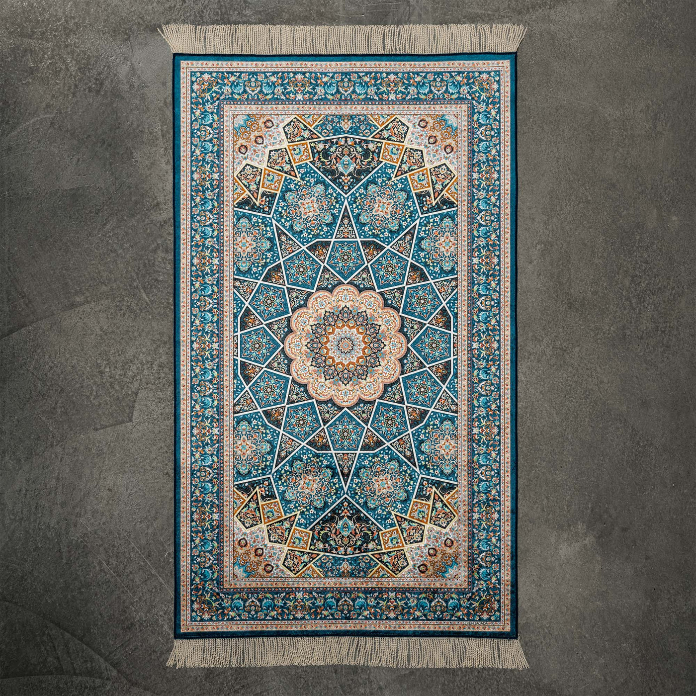 Premium Oriental Prayer Rug is a high-end quality Prayer Rug from Seven Sajada. The Premium Oriental Prayer Rug has a very beautiful detailed pattern.